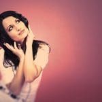 girl_with_headphones_2-wallpaper-1152x720