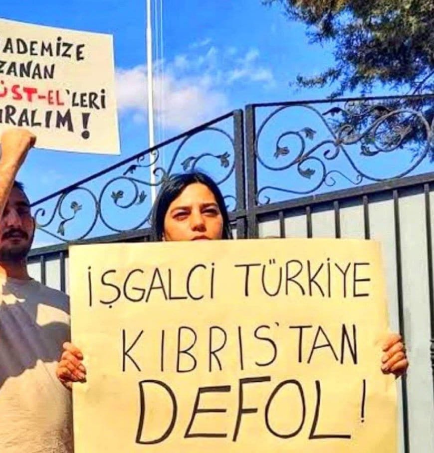 Kıbrıs: Başörtüsü Yasağı Kimlik ve Birlik Tartışmasını Alevlendirdi