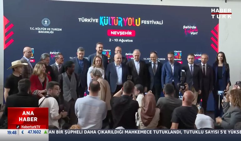 FEST BAŞIMA! – Politikasızlık Kültürü Üzerine Sert Bir Bakış?