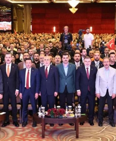 bakan-isikhan-izmirin-daglarinda-cicekler-degil-cop-yiginlari-buyuyor