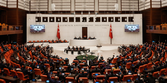 TBMM’nin Yoğun Mesaisi: Sosyal Medya Denetimi ve Doğum İzni Düzenlemesi Gündemde